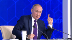 Путин на пресс-конференции рассказал анекдот про "лавку": видео из Манежа