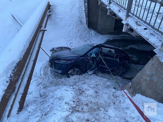 В упавшем с моста Lexusе в Альметьевске погибла женщина