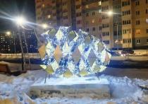 В Индустриальном районе Барнаула установили новый праздничный арт-объект – светящуюся еловую шишку