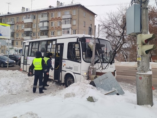 Увеличилось количество пострадавших в ДТП с автобусом в Каменске-Уральском