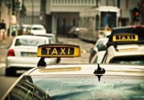 Жительница Барнаула пожаловалась на неподобающее поведение таксиста компании «Поехали!»