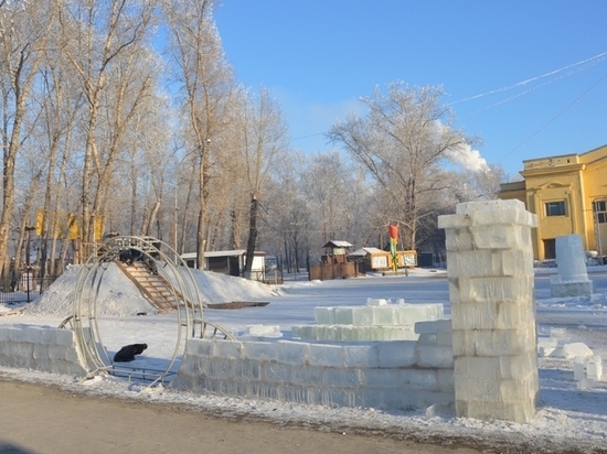 Не выше трех метров: в мэрии Барнаула рассказали о требованиях к зимним горкам