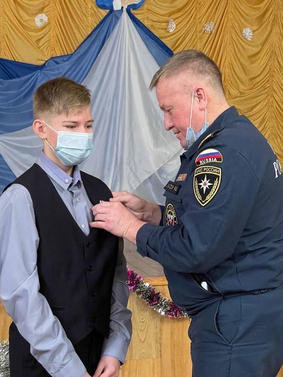 Школьник из Пскова получил медаль за спасение тонущего первоклассника