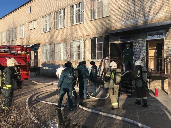 Двое стали жертвами пожара в инфекционной больнице Астрахани