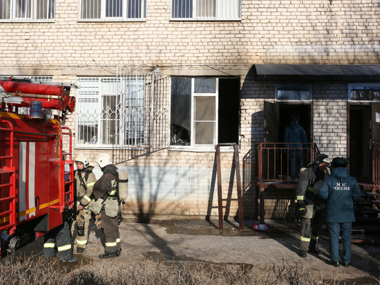 «Женщины лежали на НИВЛ»: озвучена причина гибели пациенток в пожаре ковидного госпиталя в Астрахани