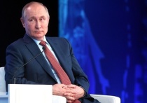 Президент России Владимир Путин слишком умен, чтобы пытаться восстановить Советский Союз в существующих реалиях