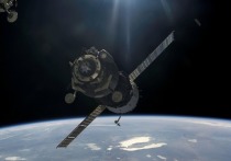 Российский космонавт Петр Дубров снял на видео разворот МКС на фоне Земли