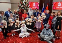 Они провели в Доме Правительства Московской области развлекательную программу для детей из приёмных семей