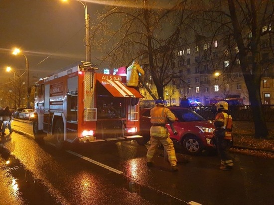 Массовое ДТП с участием пожарной машины произошло на Невском проспекте