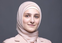 Дочь главы Чечни Рамзана Кадырова 22-летняя Айшат получила медаль "За защиту прав человека"