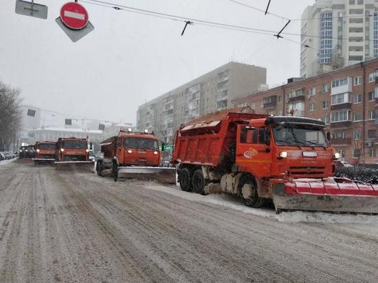 На дорогах Воронежа ночью работало 173 единицы уборочной техники