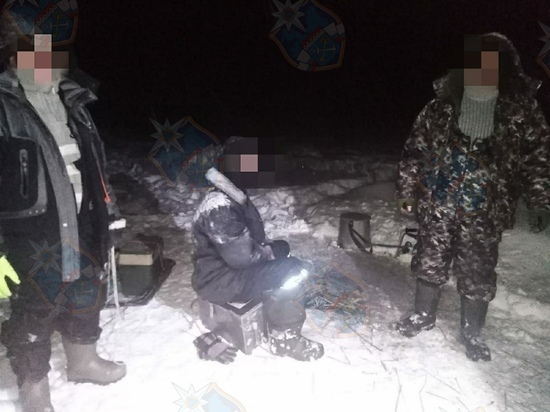Трое волховских рыбаков заблудились на Ладожском озере