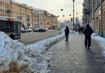 Зима в Петербурге не перестает следовать своему суровому настрою — в воскресенье будет по-прежнему холодно и скользко.