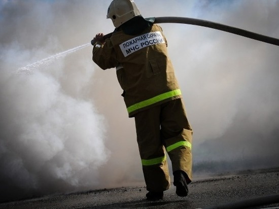 Вечером в Смоленской области пожарные ликвидировали пожар в жилом доме