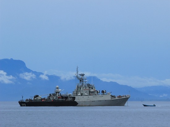 Британский фрегат отслеживает в Северном море корабли ВМФ РФ