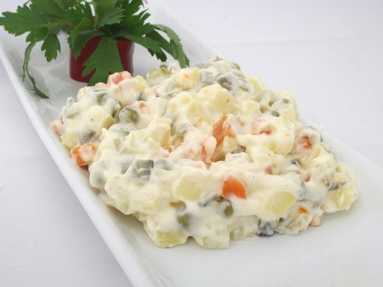 Саратовский Роспотребнадзор предупредил об опасности салатов с майонезом