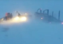 В Башкирии на трассе М-5 оказались заблокированы 33 автомобиля в результате сильного ветра и снегопада
