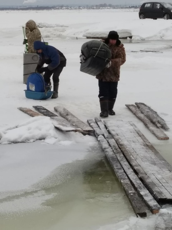  58 рыбаков спасены в Красноярском крае за один день со льдины
