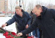 Мероприятие на Звёздной площади было посвящено 42-ой годовщине ввода войск в Афганистан и 25-ой годовщине ввода войск в Чеченскую республику, состоялось на Звёздной площади у памятника «Чёрный тюльпан»