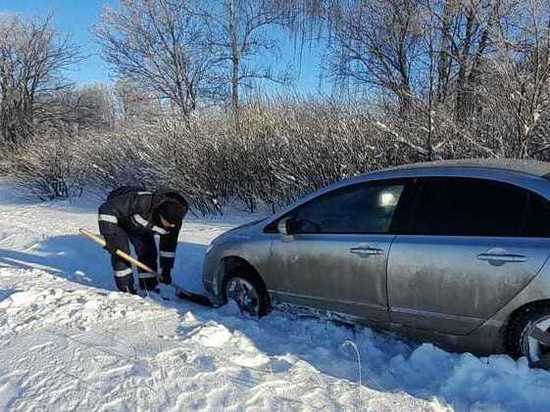 В Татарстане мужчина и женщина едва не замерзли в застрявшем в снегу автомобиле