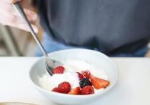 Ежедневное употребление йогурта может быть полезно для людей с высоким кровяным давлением, согласно исследованию Университета Южной Австралии в сотрудничестве с Университетом штата Мэн