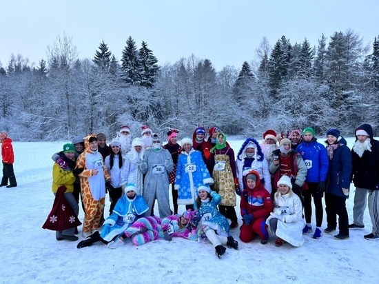 Гатчинский новогодний забег в минус 20 собрал любителей бега от 6 до 86 лет
