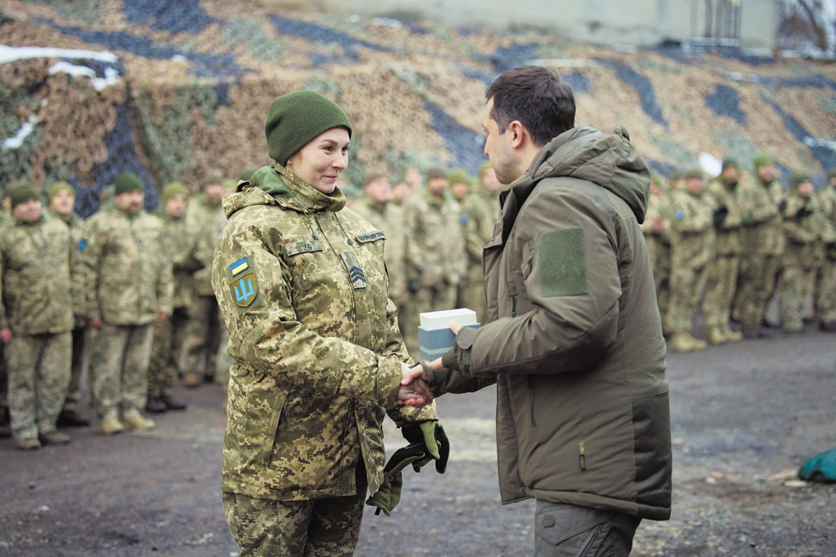 Украинцев призывают. Женщины в армии ВСУ. Женщины в украинской армии. ВСУ Украины женщины. Мобилизация женщин на Украине.