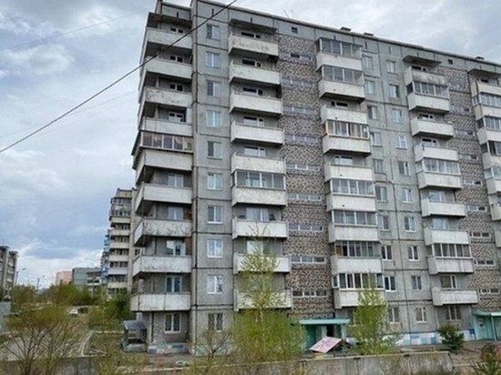 Жительница «падающего» дома в Чите пожаловалась Гурулёву на оценку квартир