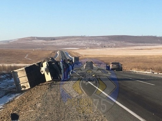 Водитель Ford пострадал в ДТП с грузовиком на трассе в Забайкалье