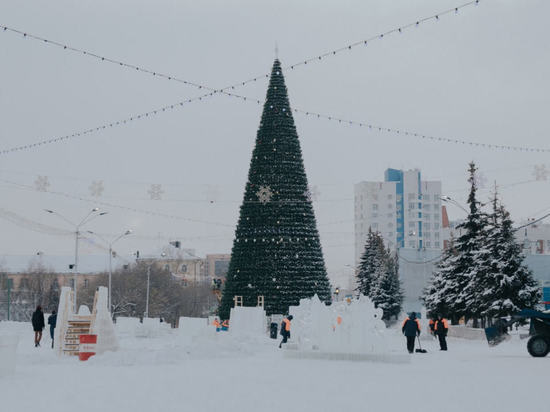 Главный новогодний городок в Барнауле готов встречать гостей