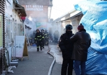 Пожар произошел в торговом комплексе «Руслан» на рынке во Владивостоке