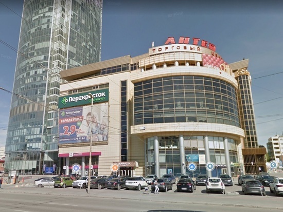 Парня избили до крови в ходе драки в екатеринбургском баре Chili