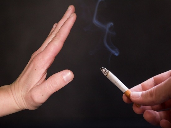 Более 300 жителей Магаданской области получили штрафы за курение в неположенных местах