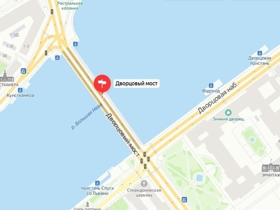 В Петербурге без предупреждения перекрыли Дворцовый мост