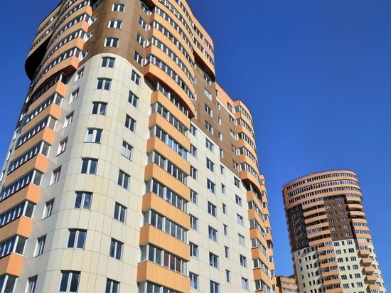 Калининградка выпала из окна многоэтажки и осталась жива