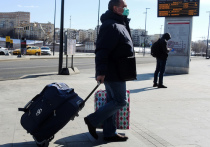Со странной ситуацией столкнулись пассажиры с чемоданами, ожидающие поезда в районе Киевского вокзала