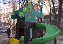 В Военном городке в Трусовском районе города Астрахани продолжается реконструкция детского городка «Русь былинная»