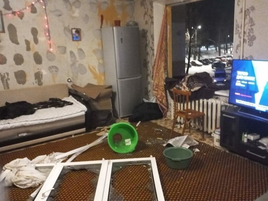Из-за хлопка самогонных паров выбило окно в квартире в Нижнекамске