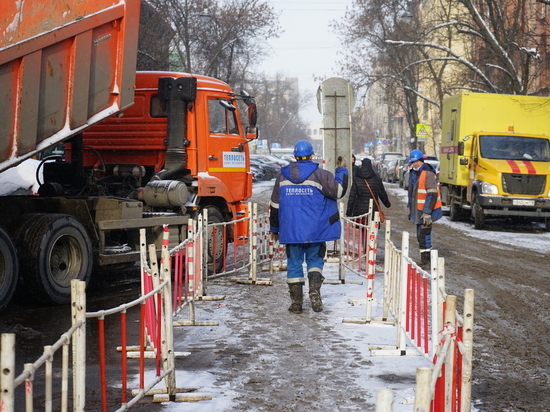 Жители десятков домов остались без тепла из-за прорыва трубы на Васильевском острове