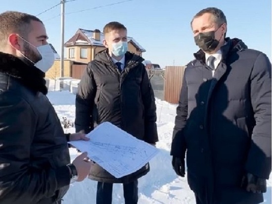 Вячеслав Гладков отреагировал на просьбу старооскольца, чей двор затапливают сточные воды, сделать ливневку