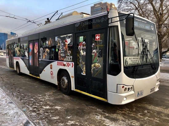 Мультяшные троллейбус и трамвай курсируют по улицам Красноярска