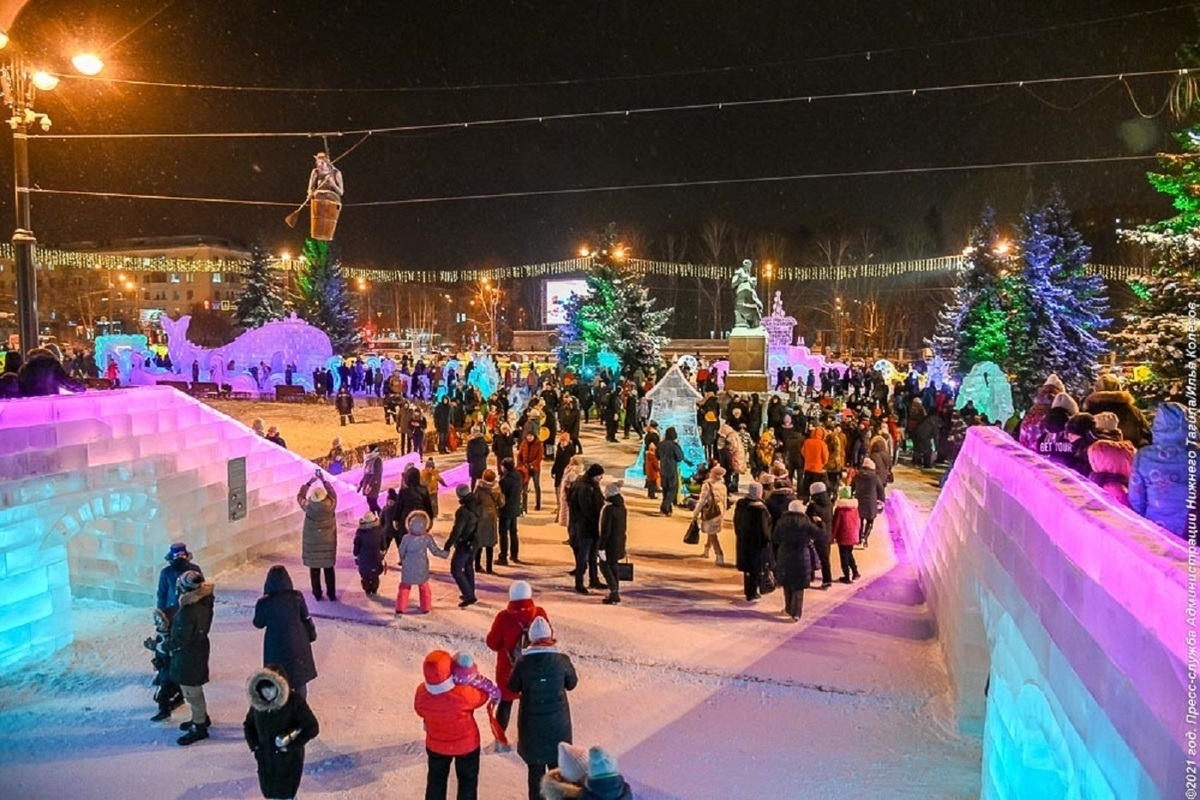 Ледовый городок в честь «Союзмультфильма» и главную елку открыли в Нижнем  Тагиле - МК Екатеринбург