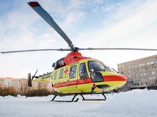 Новый вертолет с аппаратом ИВЛ появился у детской областной больницы