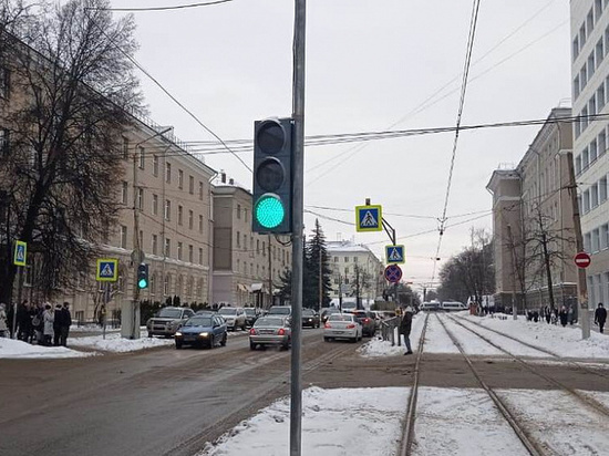 В Туле на перекрестке Болдина и Смидович установили новый светофор