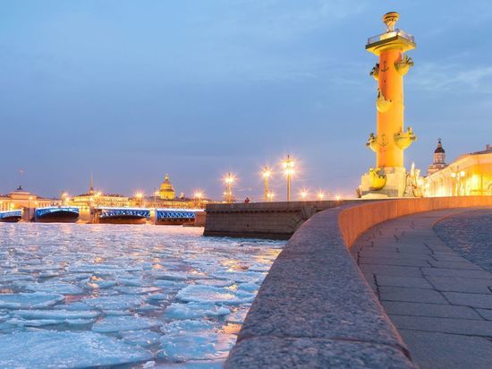 Ростральные колонны зажигали в тестовом режиме перед Новым годом