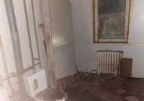 Кипяток хлещет в подвал: мужчина из Ноябрьска рассказал об ужасных условиях жизни в «аварийке»