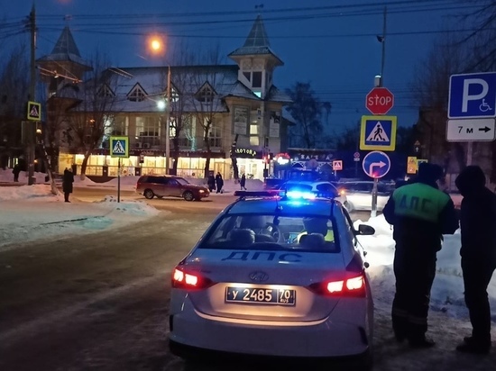 В Томске Nissan сбил переходившую улицу на зеленый 12-летнюю девочку
