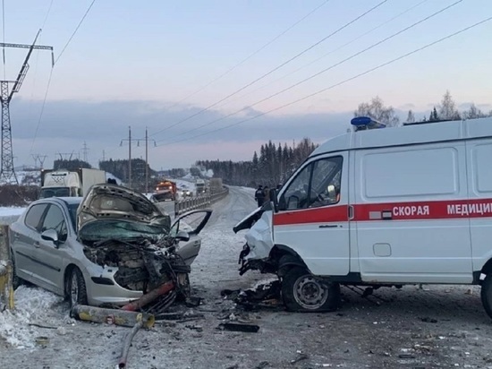 Беременная, врач и водитель пострадали в ДТП со скорой помощью на трассе Пермь-Екатеринбург