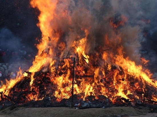 Женщину с ожогами спасли из горевшей сторожки в Чите