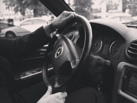Новосибирский губернатор Травников пересел на Mercedes S-Класс